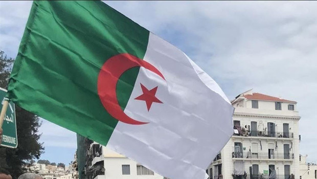 Cezayir'de bir ilk: Paris'i sarsacak tarihi adım