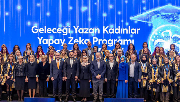 ‘Geleceği Yazan Kadınlar Yapay Zekâ Projesi’ mezunlarını verdi