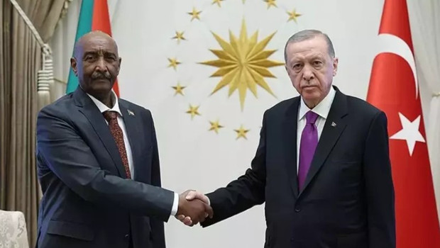 Cumhurbaşkanı Erdoğan, Sudan Egemenlik Konseyi Başkanı el-Burhan'ı resmi törenle karşıladı
