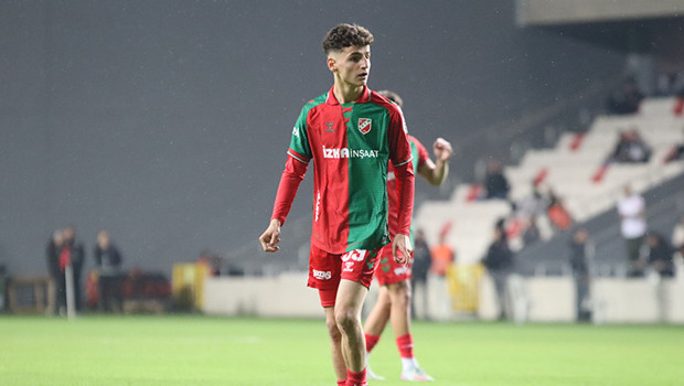 Karşıyakalı Adem Yeşilyurt'a yurt dışında ilgi!