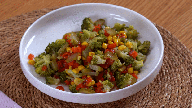 Brokoli salatası tarifi (Videolu)