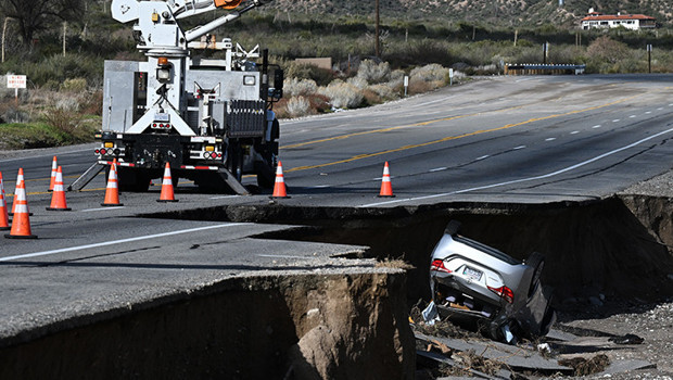 ABD'de fırtınalar etkili oldu: 700 uçuş iptal! Kasırga uyarısı verildi