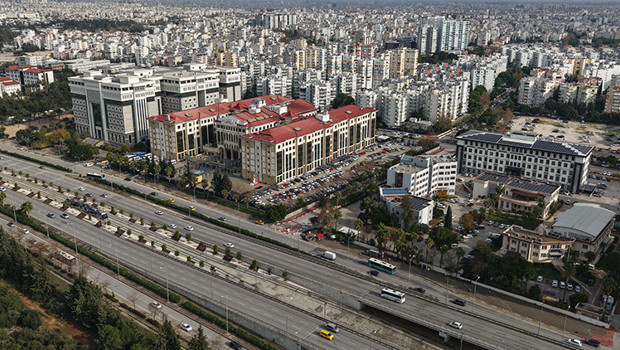 Milyarlarca dolarlık arazinin davasında hakimleri HSK'ya şikayet etmişler