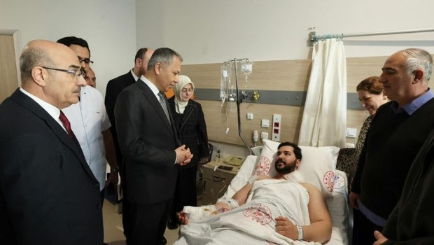 Bakan Yerlikaya, DEAŞ operasyonunda yaralanan güvenlik güçlerini ziyaret etti