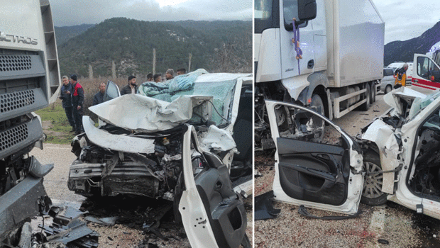 Isparta'da feci kaza! Otomobil, park halindeki TIR'a çarptı: 2 can kaybı, 1 yaralı