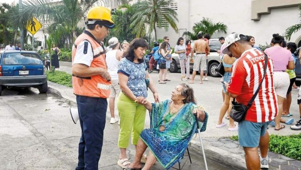 Turizm cenneti 6.5 ile sallandı… 2 ölü 12 yaralı