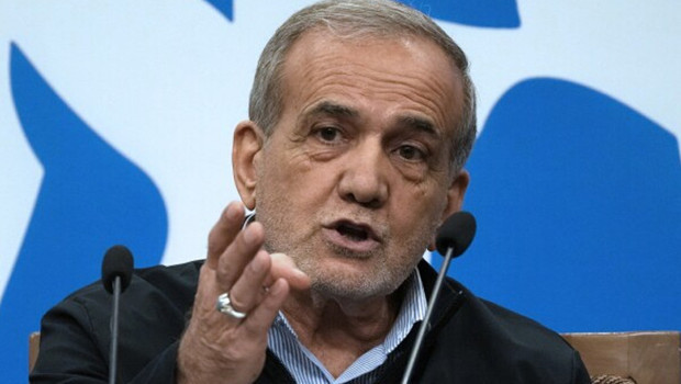 İran Cumhurbaşkanı Pezeşkiyan'ın zor anları: Sözü kesilince Türkçe karşılık verdi