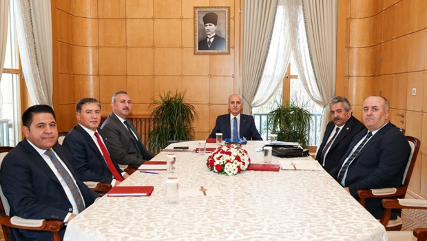 Kurtulmuş, Milli Dayanışma, Kardeşlik ve Demokrasi Komisyonu'ndaki siyasi partilerin temsilcileriyle görüştü