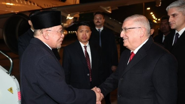 Bakan Güler, Malezya Başbakanı İbrahim'i karşıladı