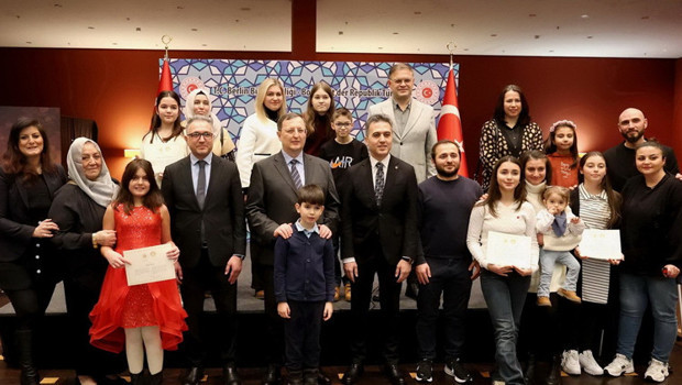 Büyükelçinden başarılı öğrencilere ödül