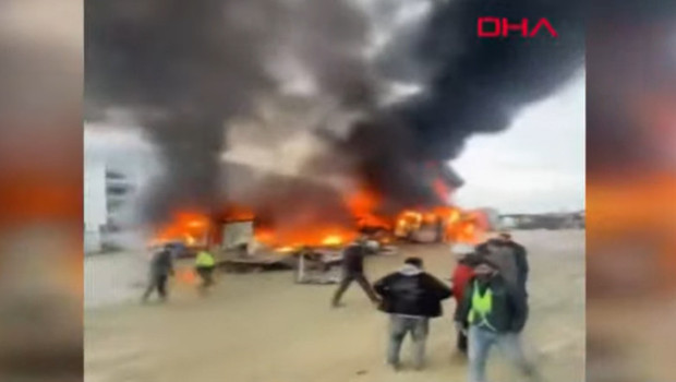 Arnavutköy’de işçi konteynerlerinde yangın! Kontrol altına alındı