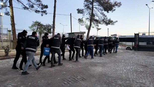 Adıyaman'da Suç Örgütlerine Şok Baskın: 14 Gözaltı!