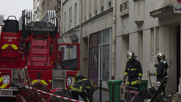 Paris'te Partide Korku Dolu Anlar: Bina Çöktü mü?