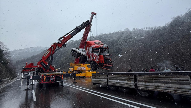 Zonguldak'ta Dehşet Veren Kaza! Alkollü Sürücü TIR'ı Uçurumdan Aşağı Sürdü