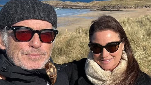 Onların yıllanmış aşkını bir türlü anlayamadılar: 24 yıllık yuvayı taşlamaya doyamayan çok: Beyler! Buna bakın ve sakın evlenmeyin!