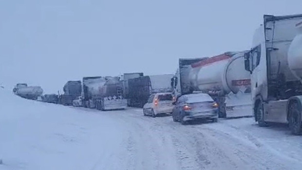 Kop Dağı'nda Tipi Sürücülere Zor Anlar Yaşatıyor mu?
