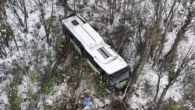Kocaeli'de belediye otobüsü şarampole yuvarlandı: 12 yaralı