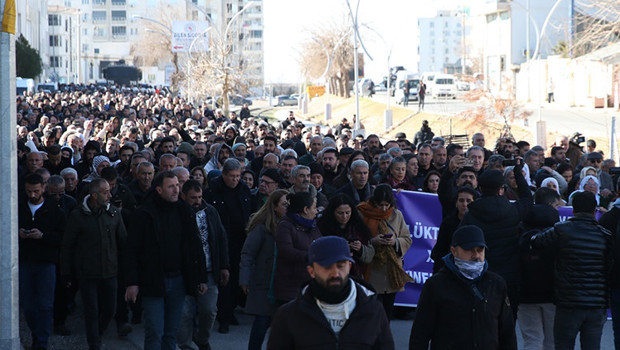 Nusaybin'deki izinsiz gösterilere emniyet güçlerinden müdahale