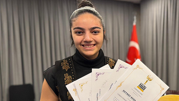 Zeynep'in Bağlama Başarısı: 9 Ödülle Dünya Çevresini Sarhoş Etti!