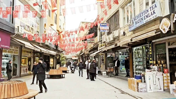 Nusaybin bayrağa saldırıya tepkili