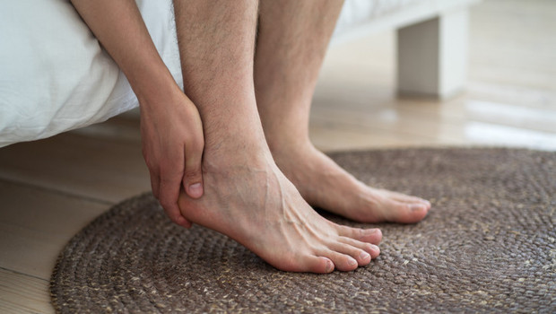 Bir gece önce iyiydi, ertesi sabah uyandığında ağrıdan yere basamıyordu! Sessiz salgın hızla yayılıyor