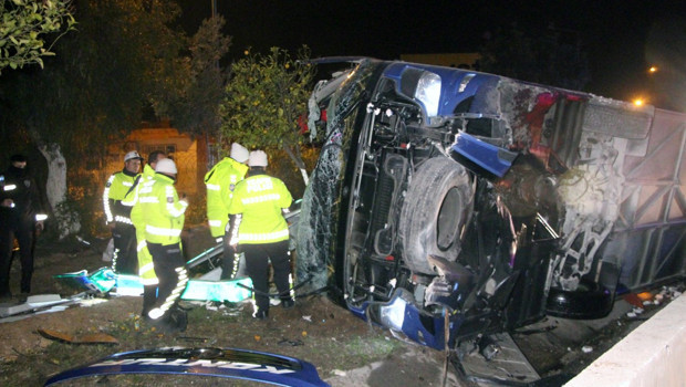 Adana'da Yolcu Otobüsü Devrildi: Yaralıların Durumu Ne?