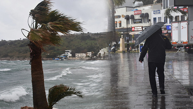 Meteoroloji'den kuvvetli fırtına uyarısı: Hızı saatte 60 kilometreyi bulacak! 11 ilde sarı alarm: Hortum çıktı, konteyner sundurması aracın üzerine devrildi