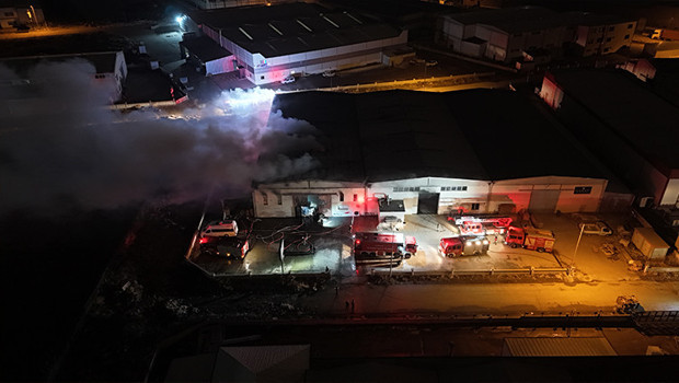 Kayseri'de Mobilya Fabrikasında Yangın: Kontrol Altına Alındı mı?