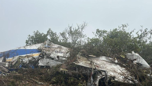 Kolombiya'da uçak kazası: 15 kişi hayatını kaybetti