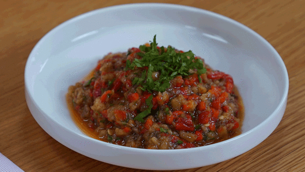 Köz patlıcan salatası tarifi (Videolu)