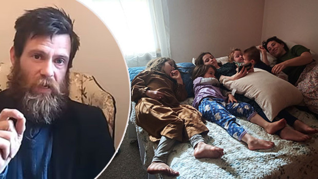 Eski çocuk yıldız istese milyoner bile olurdu... Yıllarca kazandığı tüm parayı, sahip olduğu her şeyi bağışladı: Kendini ve ailesini beş kuruşsuz yoksulluğa mahkum etti