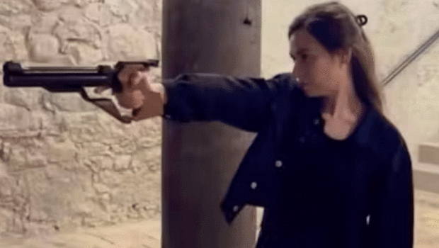 İsa ve Meryem tablosunu 'hedef tahtası' yapıp sosyal medyada paylaştı! İsviçreli politikacıya para cezası