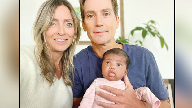 Beyaz çiftin siyah bebeği