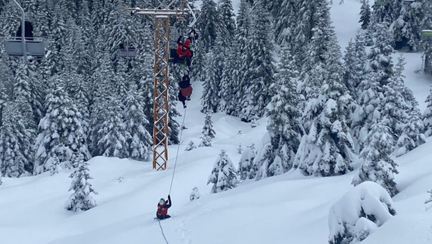 Uludağ'da Telesiyej Faciası: 40 Tatilci Halatla Kurtarıldı!