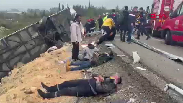 Antalya'da yolcu otobüsü devrildi: Çok sayıda yaralı