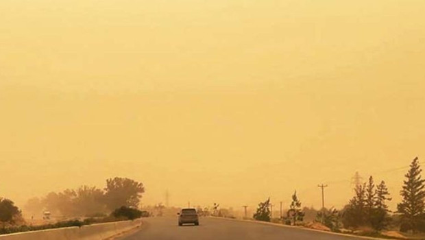 Libya’da turuncu kâbus… Kum fırtınası vurdu: Eğitim ve uçuşlar iptal