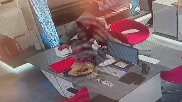 İş Başvurusu İçin Geldi, Müdürün Telefonunu Çalan Şüpheli Kim?