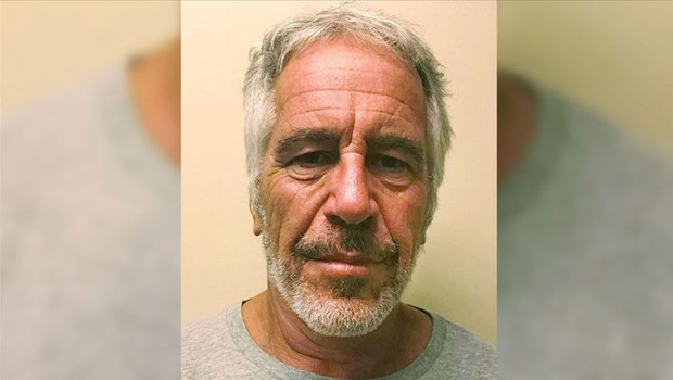Epstein kimdir, nereli, öldü mü Jeffrey Epstein dosyası nedir, belgelerde kimlerin adı geçiyor ve Epstein olayı nasıl ortaya çıktı 3 milyon sayfalık arşivin detayları otaya çıktı Epstein kimdir, nereli, öldü mü Jeffrey Epstein dosyası nedir, belgelerde kimlerin adı geçiyor ve Epstein olayı nasıl ortaya çıktı 3 milyon sayfalık arşivin detayları otaya çıktı