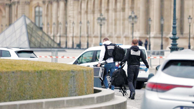 Türk polisi de alarma geçti... Dünya Louvre’un mücevherlerini arıyor