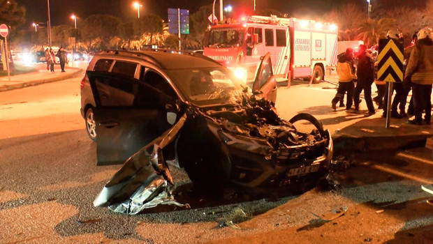 Maltepe'de Korkunç Kaza: İki Araç Çarpıştı, 6 Yaralı!