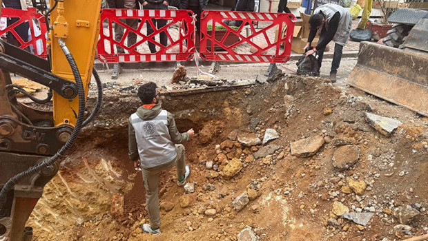 Altyapı çalışmasındaki kazıda bulundu! Hemen polisi aradılar, çalışmalar durduruldu