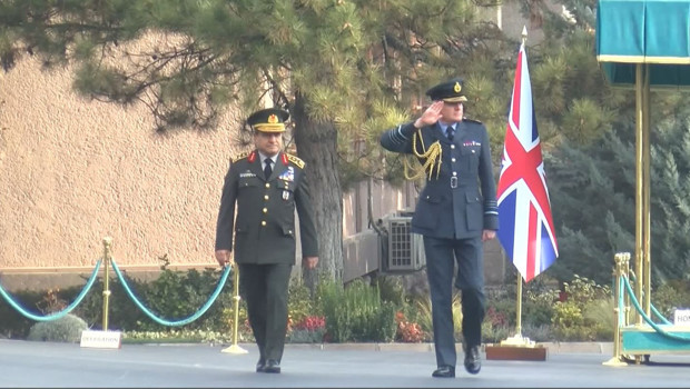 General Bayraktaroğlu ve İngiliz Meslektaşı Arasında Önemli Zirve!