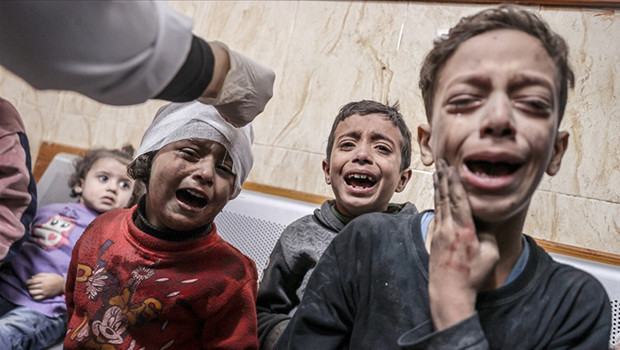 Filistinli binlerce çocuk tahliye edilmeyi bekliyor