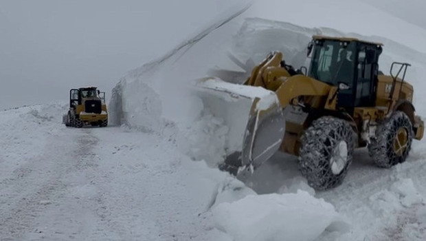 Kentte kar kalınlığı 5 metreye ulaştı: 'Çok zorlanıyoruz'
