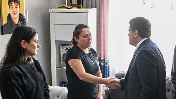 Adalet Bakanı Tunç'tan Duygusal Ziyaret: Atlas Çağlayan'ın Ailesiyle Buluştu mu?