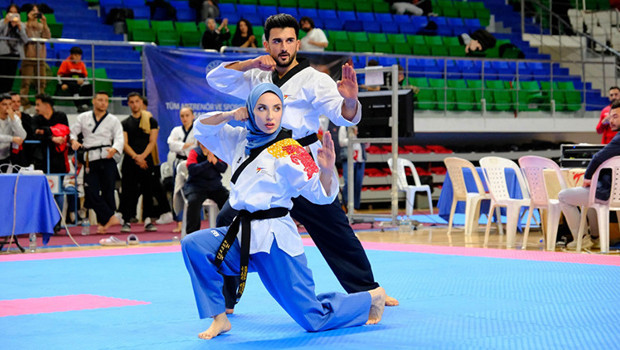 Kübra Dağlı Türkiye Taekwondo Poomsae Şampiyonası’nda 1 Altın 1 Gümüş Madalya Kazandı