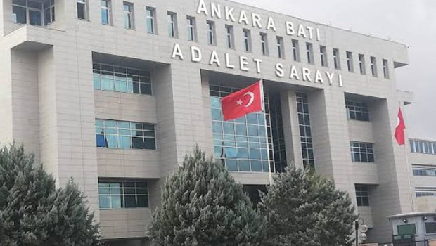 Adliyedeki altınları zimmetine geçiren emanet personeli tutuklandı