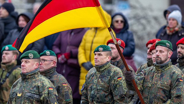 Almanya harekete geçti: Orduda bir ilk