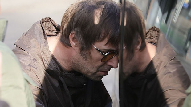 Aşk çocuğu ünlü şarkıcıya pahalıya patladı: Madem evlenmedik, kızım için daha çok para ver!