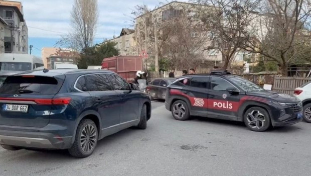 İstanbul'da Devriye Gezen Polislere Bıçaklı Saldırı Şok Etti!